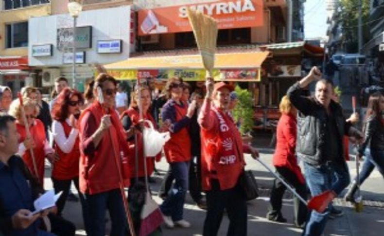 Bayraklı'da kadınlar bahar temizliği yaptı